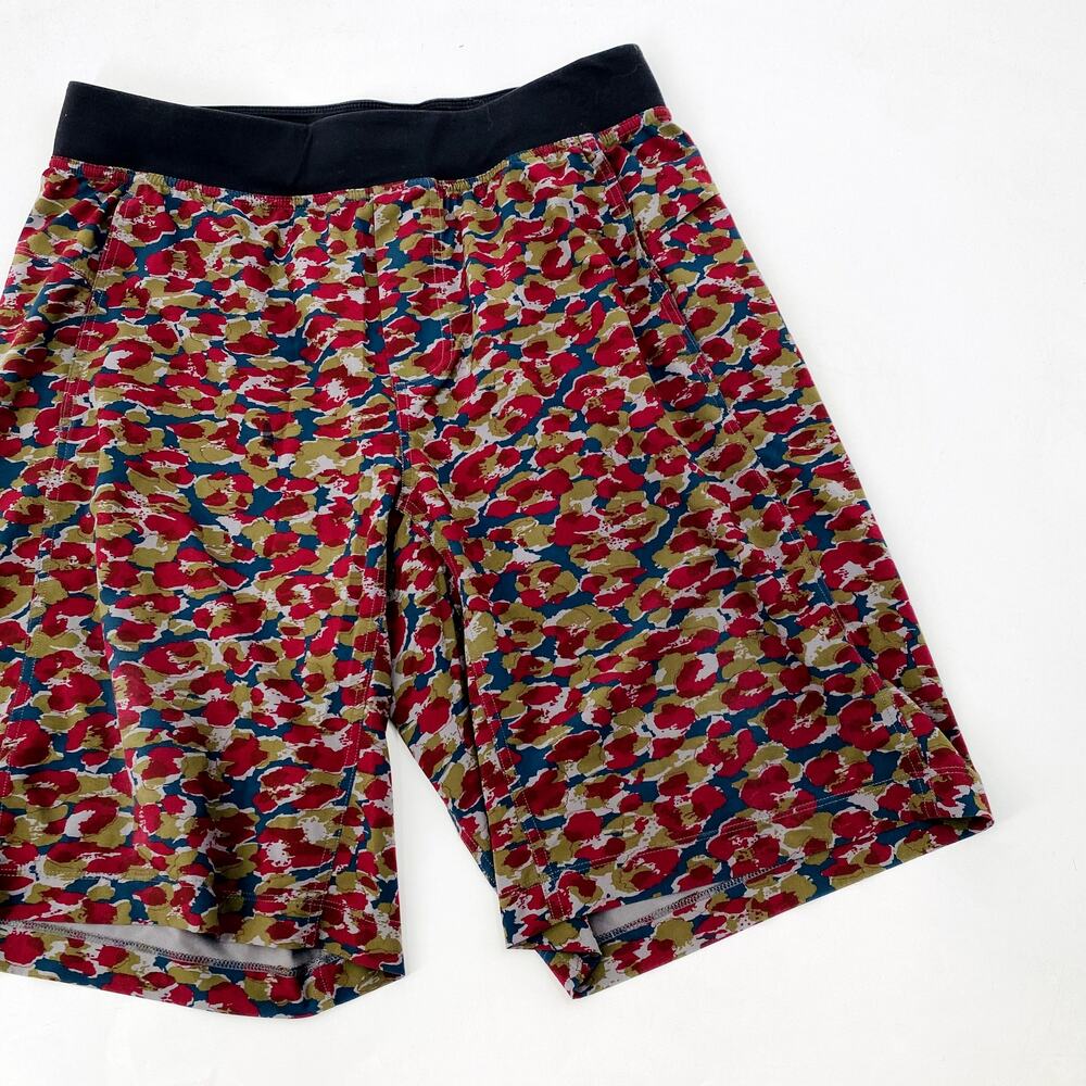 Lululemon men's camo athletic‎ shorts